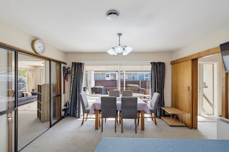 Photo of property in 332 Memorial Avenue, Burnside, Christchurch, 8053