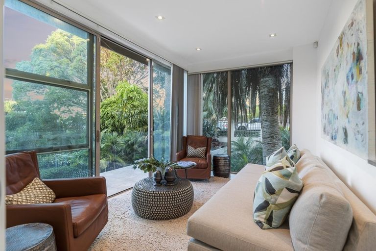 Photo of property in 12 Hauraki Road, Hauraki, Auckland, 0622