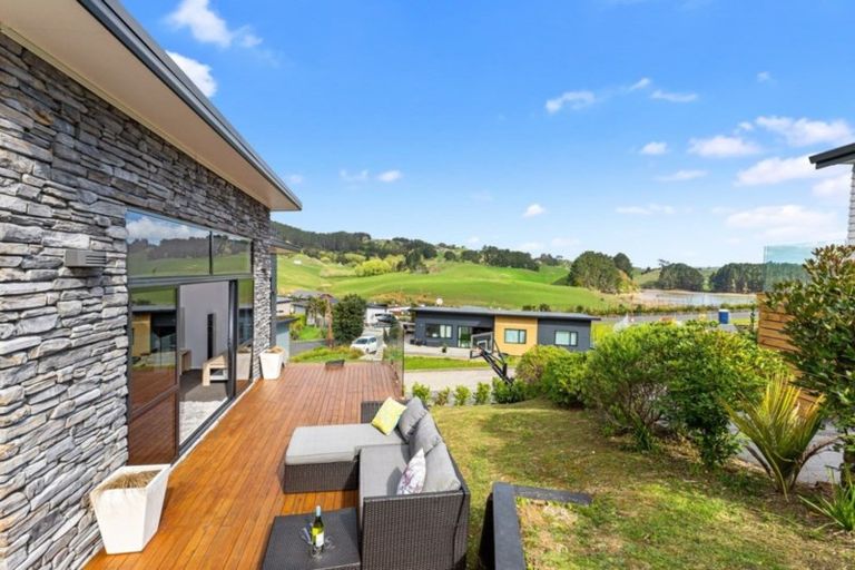 Photo of property in 5a Harakeke Place, Raglan, 3225