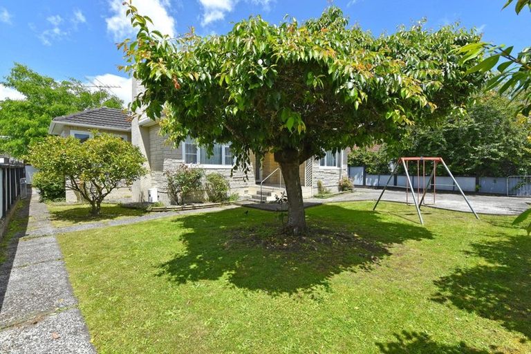 Photo of property in 13 Heretaunga Square, Silverstream, Upper Hutt, 5019