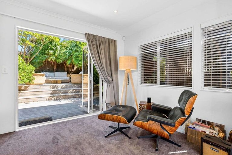 Photo of property in 8a Tipau Street, Torbay, Auckland, 0630