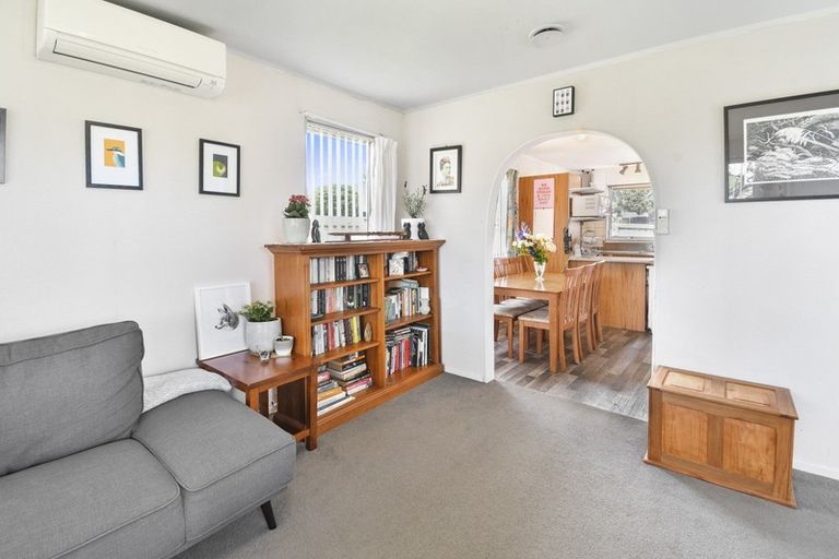 Photo of property in 1 Hobart Crescent, Wattle Downs, Auckland, 2103
