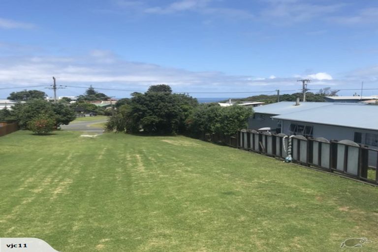 Photo of property in 9 Kelly Street, Baylys Beach, 0377