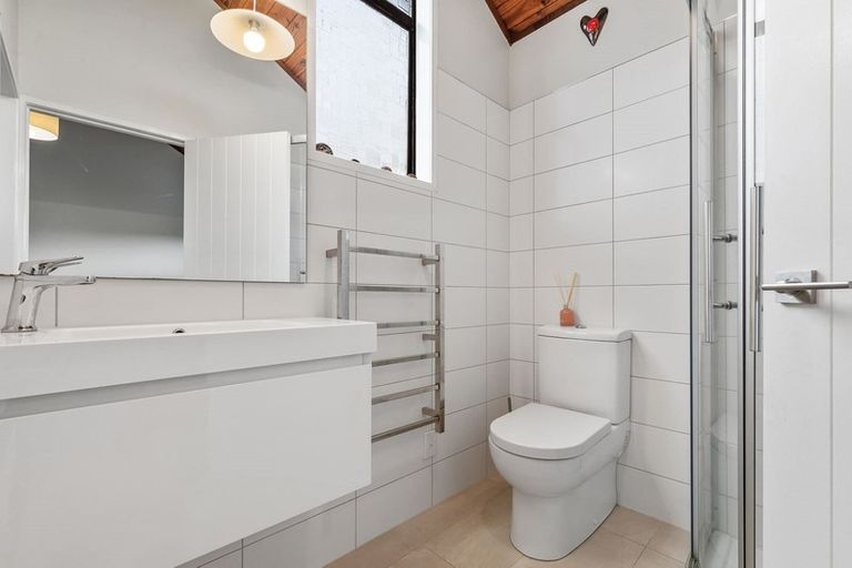 Photo of property in 188 Luckens Road, West Harbour, Auckland, 0618