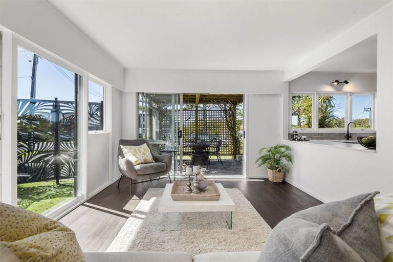 Photo of property in 1/16 Rangitoto Terrace, Milford, Auckland, 0620