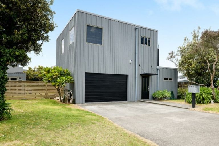 Photo of property in 141 Karewa Parade, Papamoa Beach, Papamoa, 3118