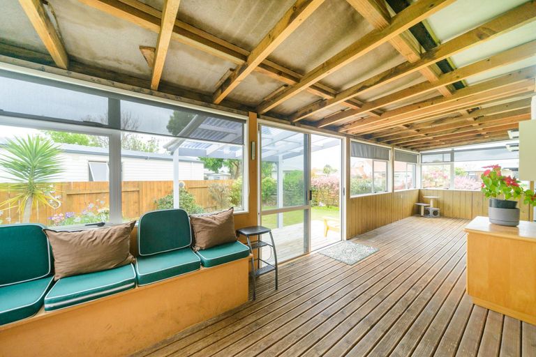 Photo of property in 10 Forbes Place, Kelvin Grove, Palmerston North, 4414