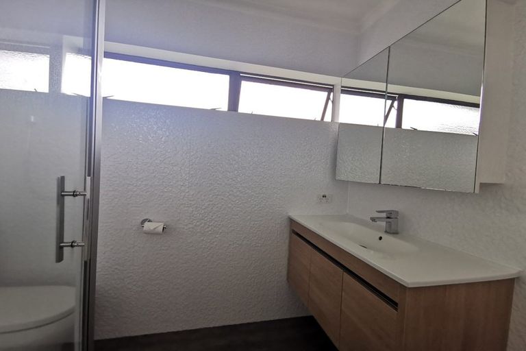 Photo of property in 4 Jeanette Place, Mairangi Bay, Auckland, 0630