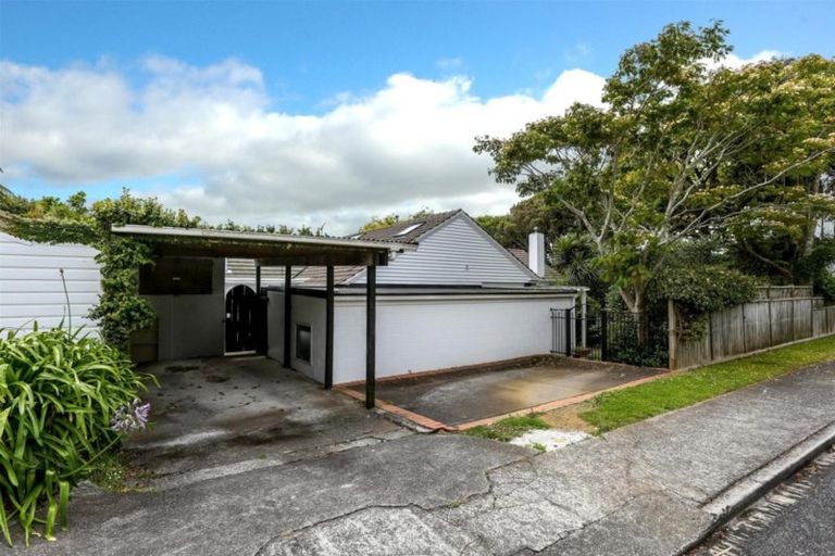 Photo of property in 94 Belt Road, New Plymouth, 4310