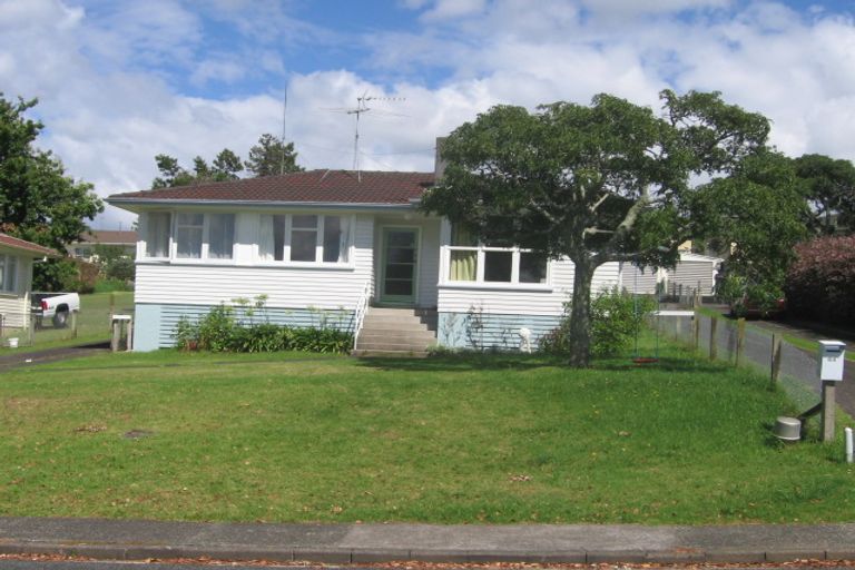 Photo of property in 64 Greenslade Crescent, Northcote, Auckland, 0627