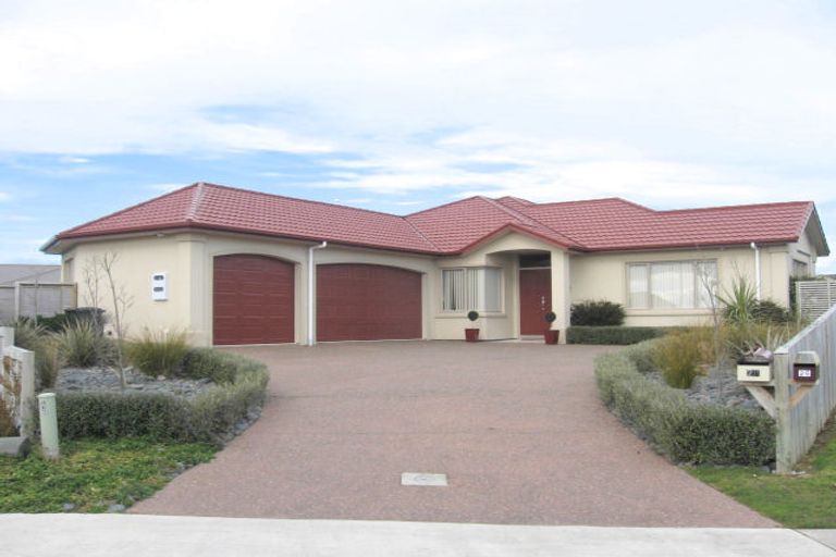 Photo of property in 28 Grace Avenue, Rototuna North, Hamilton, 3210