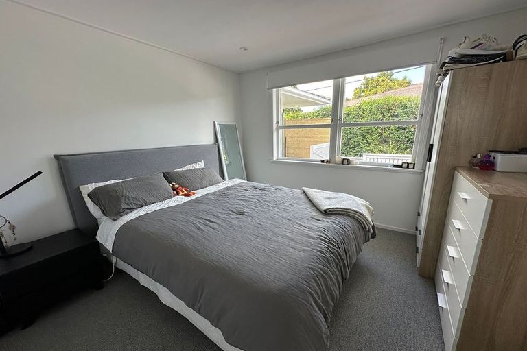 Photo of property in 1/99 Rangatira Road, Beach Haven, Auckland, 0626