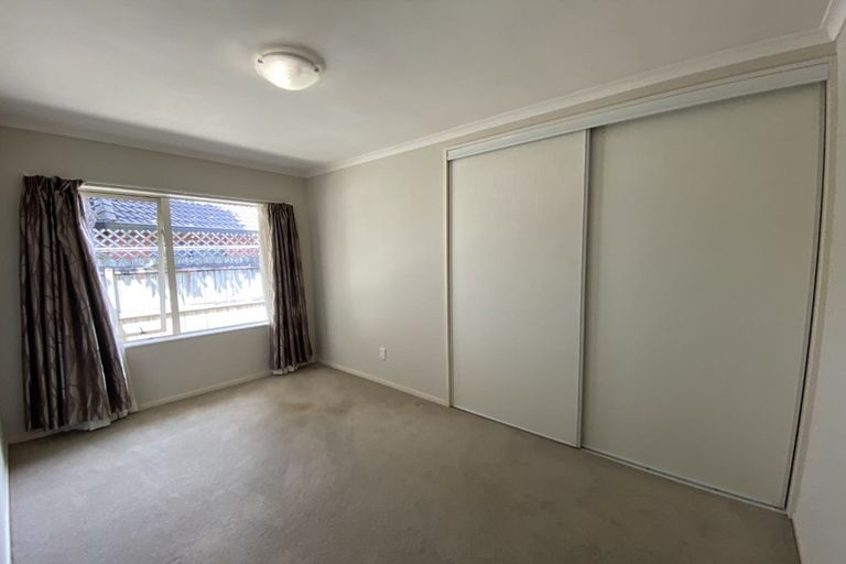 Photo of property in 8 Corfield Way, Burswood, Auckland, 2013