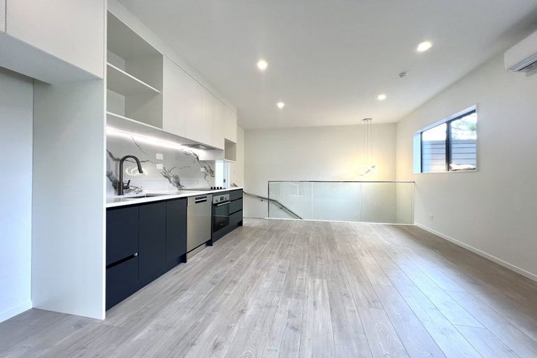 Photo of property in 25 Seaview Road, Glenfield, Auckland, 0629