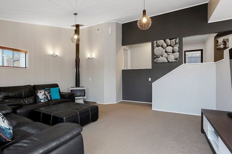 Photo of property in 33 D'oyly Drive, Stanmore Bay, Whangaparaoa, 0932