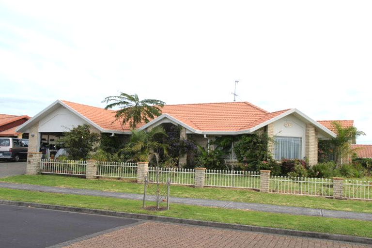 Photo of property in 1 Keswick Close, Northpark, Auckland, 2013