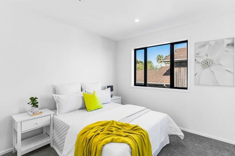 Photo of property in 19f Bradbury Road, Botany Downs, Auckland, 2010