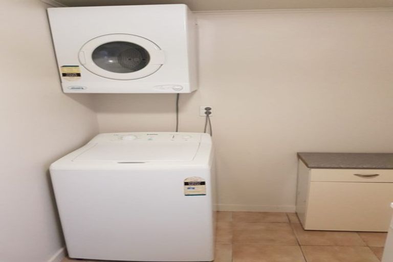 Photo of property in 27a Enfield Road, Hospital Hill, Napier, 4110