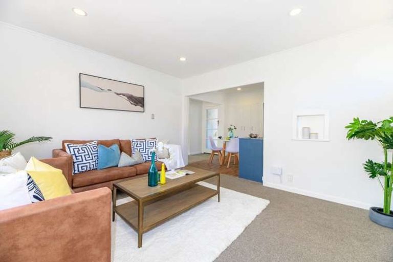 Photo of property in 130 Atkinson Road, Titirangi, Auckland, 0604