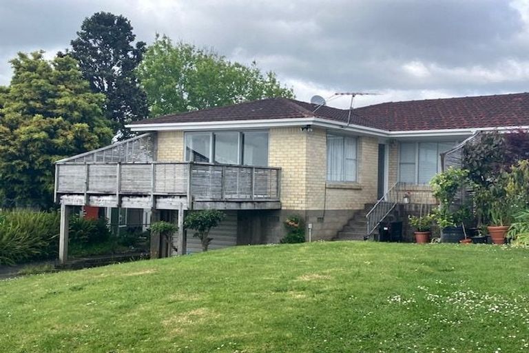 Photo of property in 73 Mellons Bay Road, Mellons Bay, Auckland, 2014