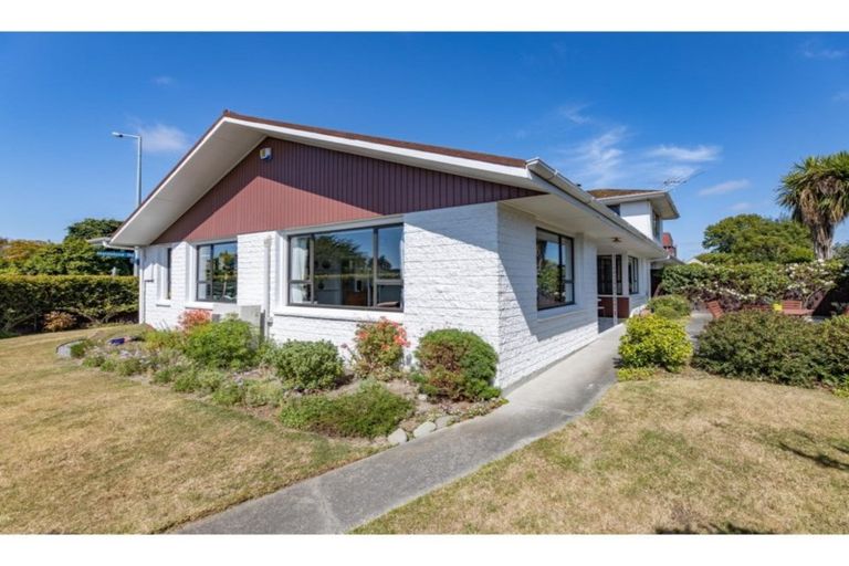 Photo of property in 1/1 Rosedale Place, Avonhead, Christchurch, 8042