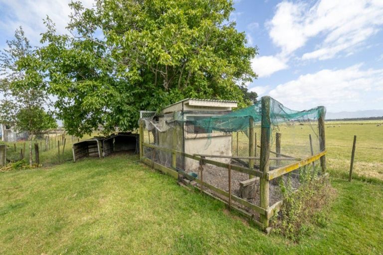 Photo of property in 2532 Lake Ferry Road, Pirinoa, Featherston, 5772