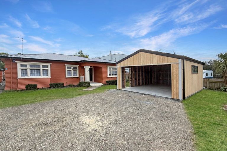 Photo of property in 28 Rangitane Street, Palmerston North, 4414