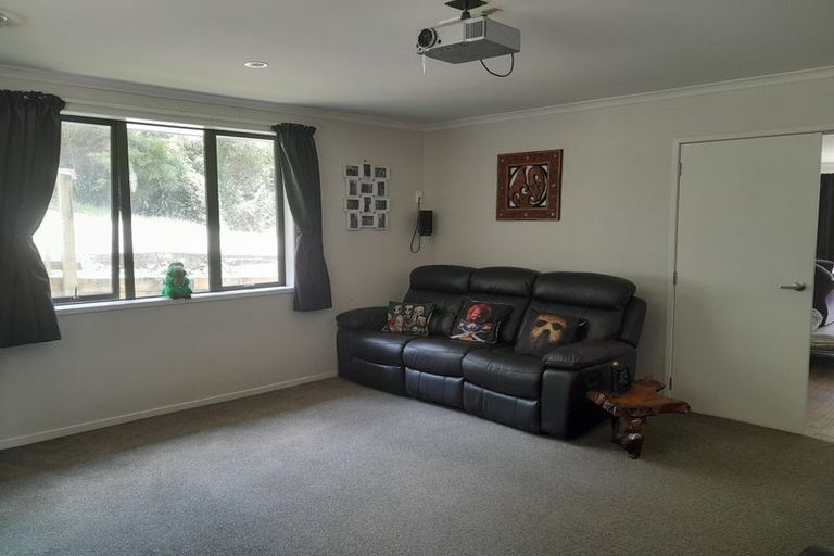 Photo of property in 296 Forest Hill Road, Waiatarua, Auckland, 0612