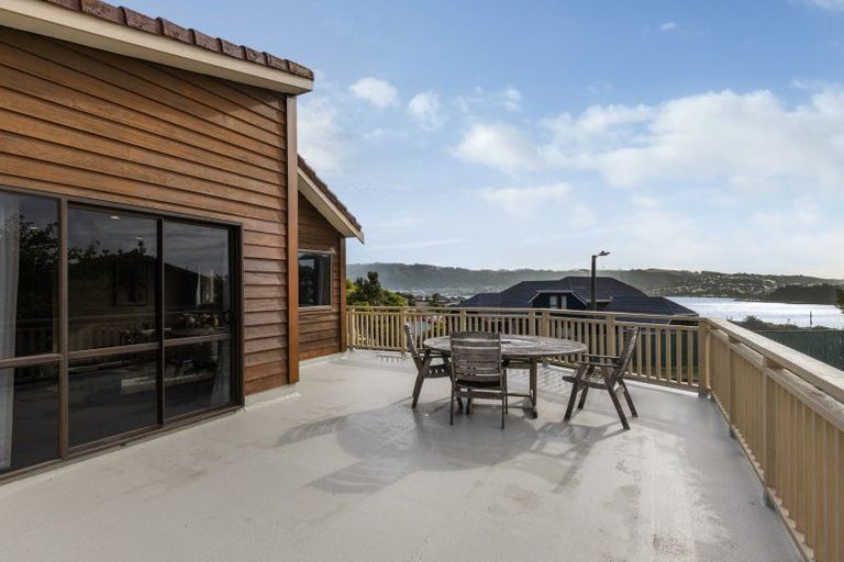 Photo of property in 30 Kinloch Place, Papakowhai, Porirua, 5024