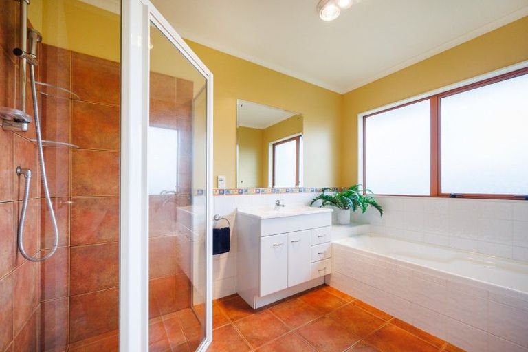 Photo of property in 25 Schnell Drive, Kelvin Grove, Palmerston North, 4414