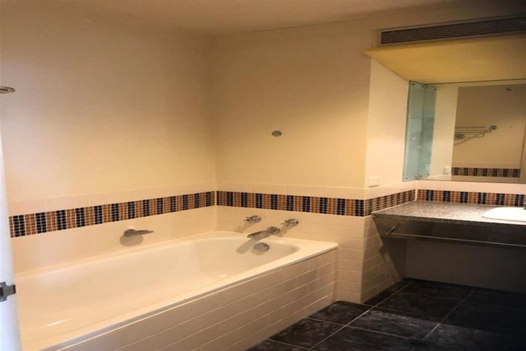 Photo of property in The Heritage Hotel Apartments, 650/35 Hobson Street, Auckland Central, Auckland, 1010