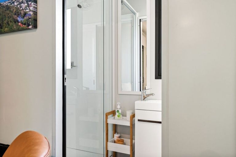 Photo of property in 52 Amapur Drive, Khandallah, Wellington, 6035