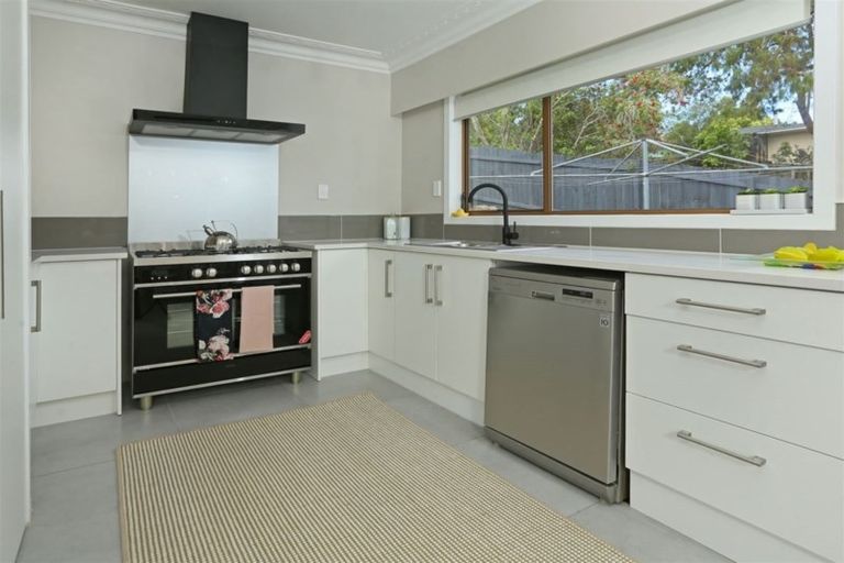 Photo of property in 46b Kamara Road, Glen Eden, Auckland, 0602