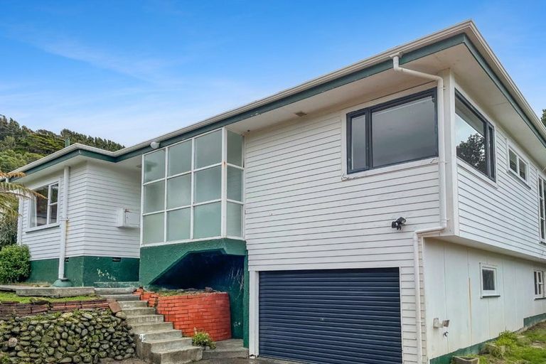 Photo of property in 13 Williamson Way, Karori, Wellington, 6012