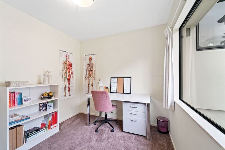 Photo of property in 16 Landvale Court, Browns Bay, Auckland, 0630