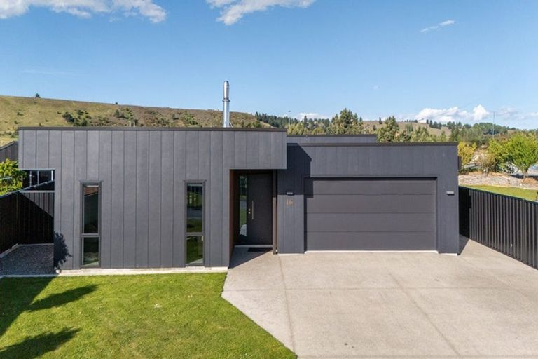 Photo of property in 16 Willoughby Place, Clyde, 9330