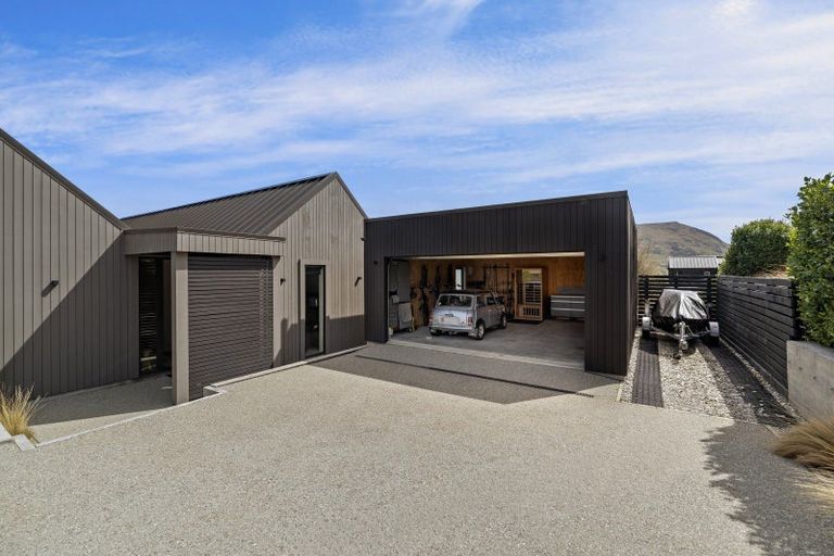 Photo of property in 17 Falconer Rise, Jacks Point, Queenstown, 9371