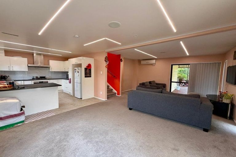 Photo of property in 9 Crestlands Place, Papakura, 2110