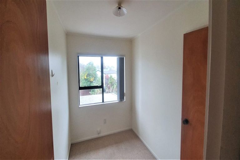 Photo of property in 12 Tetrarch Place, Totara Vale, Auckland, 0629