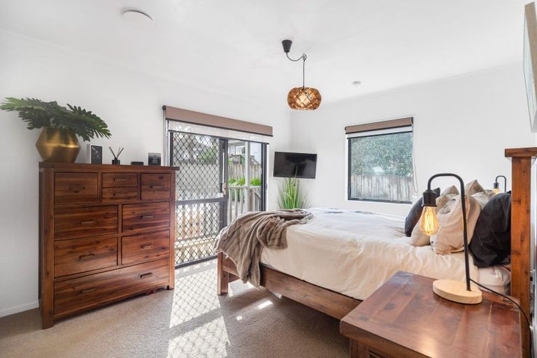 Photo of property in 1/19 Drome View Place, Beach Haven, Auckland, 0626