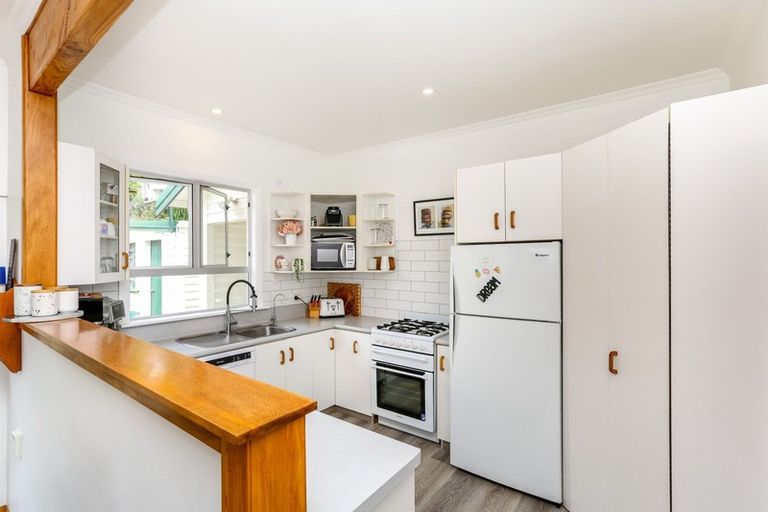 Photo of property in 41 Queens Road, Glen Avon, New Plymouth, 4312