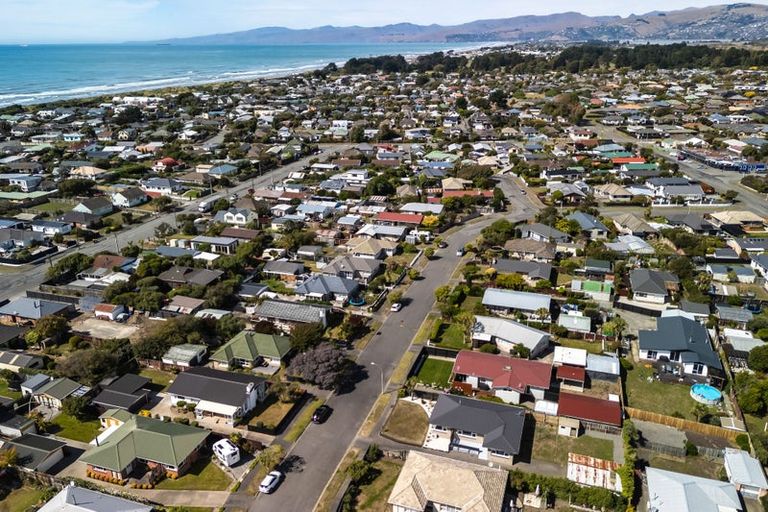 Photo of property in 27 Monowai Crescent, North New Brighton, Christchurch, 8083