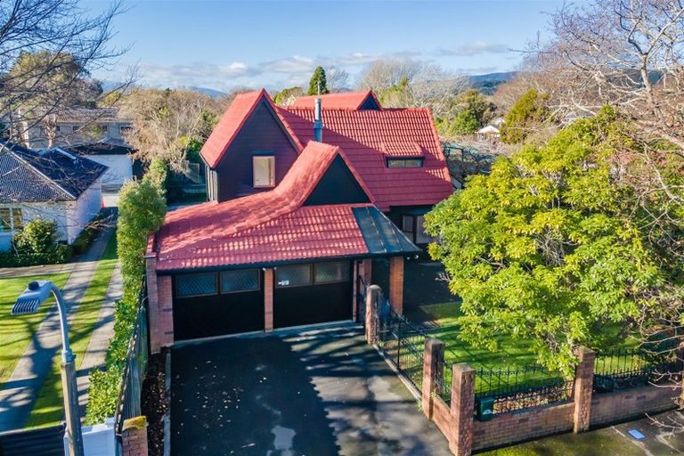 Photo of property in 15 Barton Road, Heretaunga, Upper Hutt, 5018