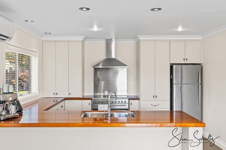 Photo of property in 18 Pahi Road, Paparoa, 0571