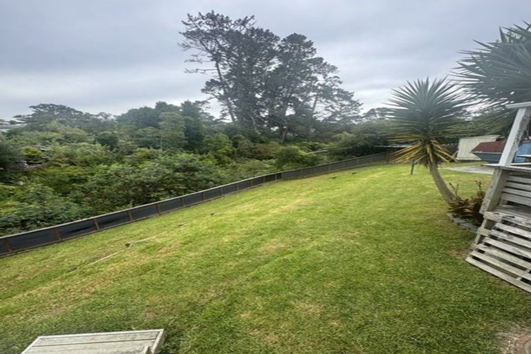 Photo of property in 14 Beazley Place, Glendene, Auckland, 0602