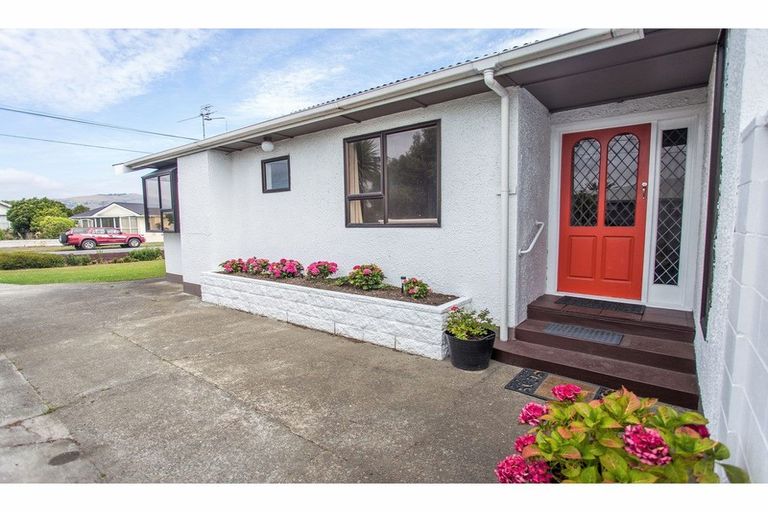 Photo of property in 73 Hargood Street, Woolston, Christchurch, 8062