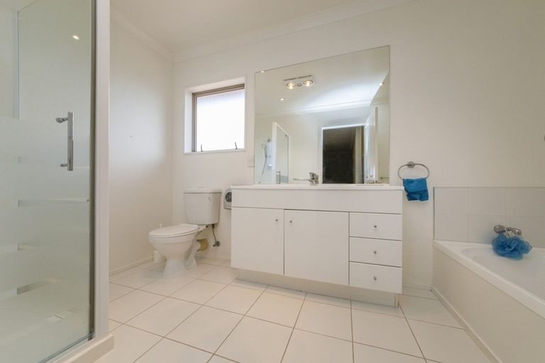 Photo of property in 116 Ruapehu Drive, Fitzherbert, Palmerston North, 4410