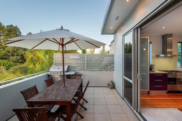 Photo of property in 10 Kahikatea Close, Campbells Bay, Auckland, 0630