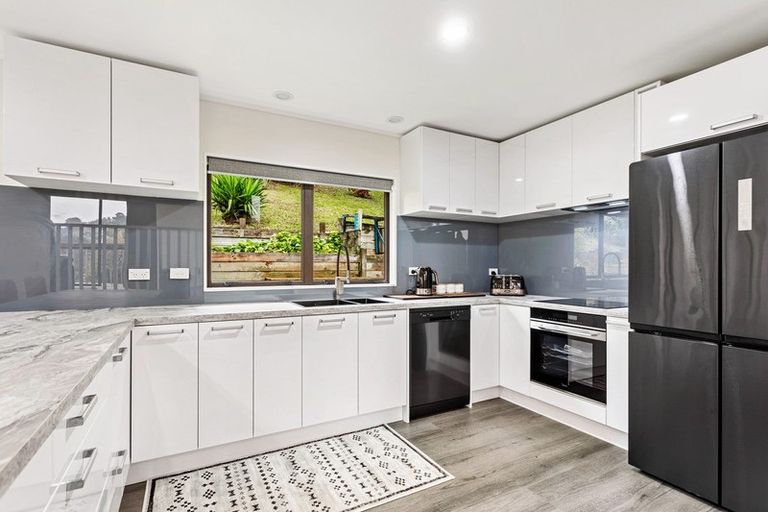 Photo of property in 9 Dee Place, Torbay, Auckland, 0630