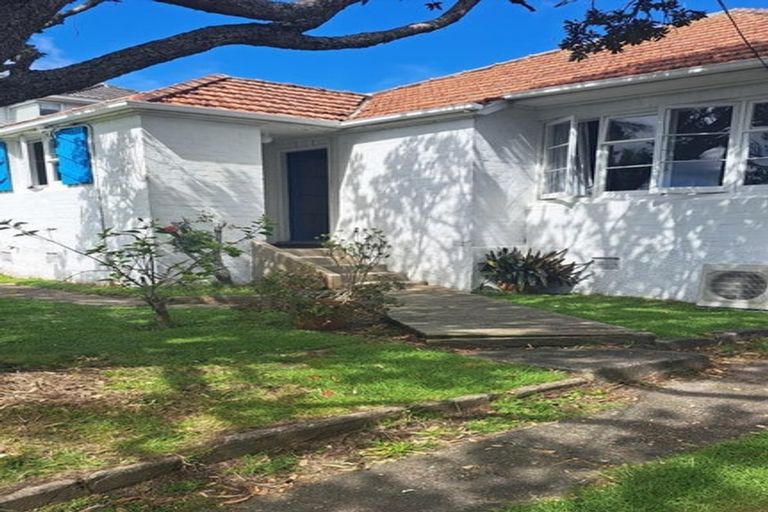 Photo of property in 325 Lake Road, Hauraki, Auckland, 0622